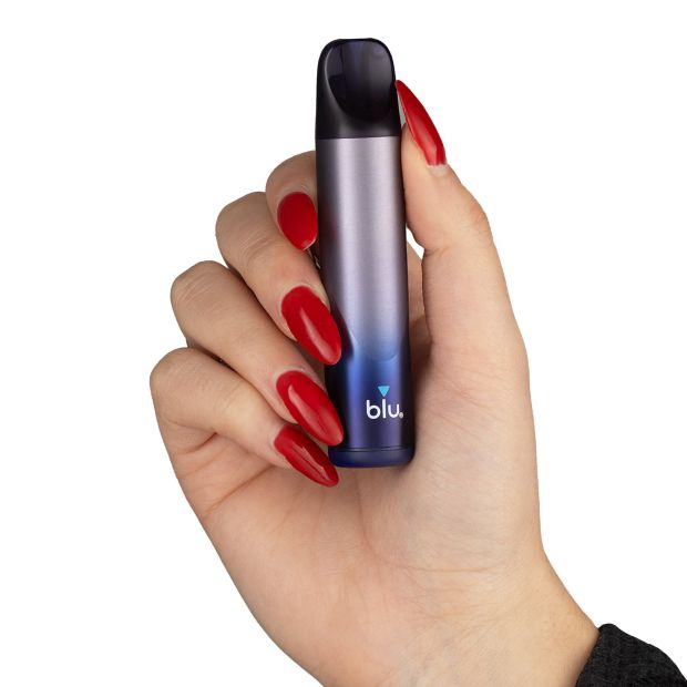 A hand holding a blue and lilac gradient-coloured blu Bar kit, on a white background.