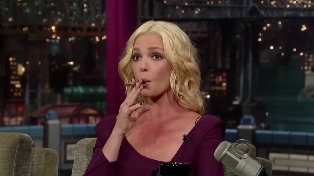 Katherine Heigl smokes a vape with David Letterman