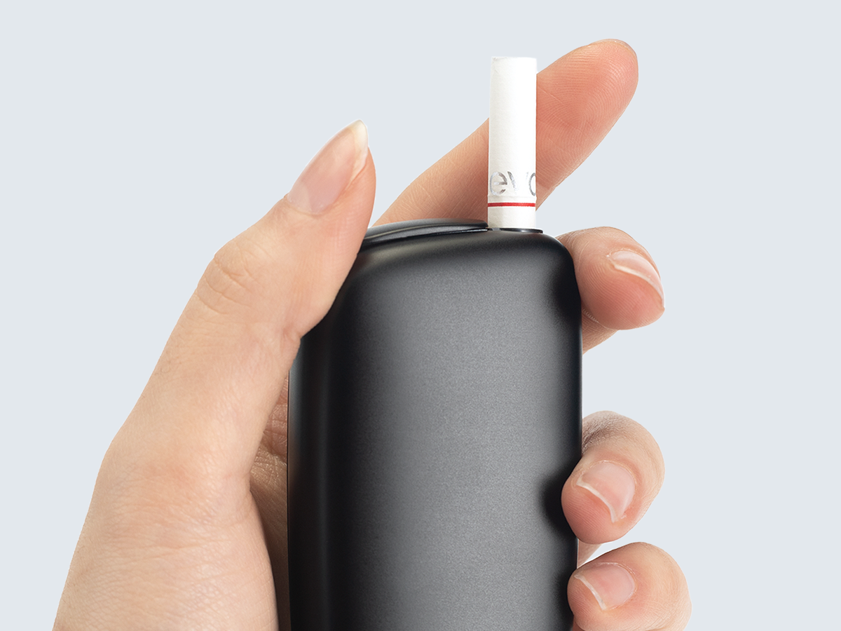 IQOS 3 Duo Holder device held in hand